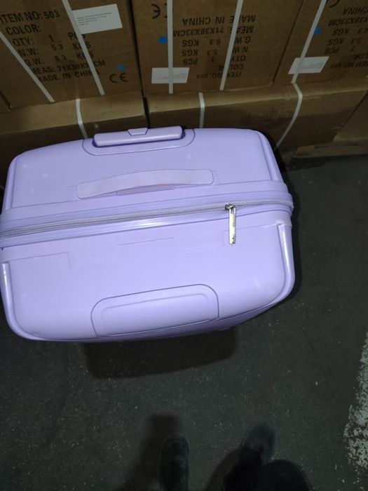 Troler / valiză  mov-lila, carcasă rigidă, cu roți