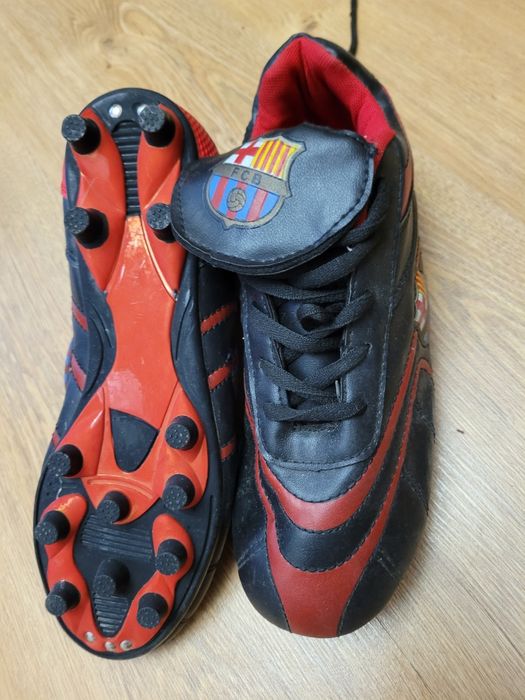 Футбольные бутсы.