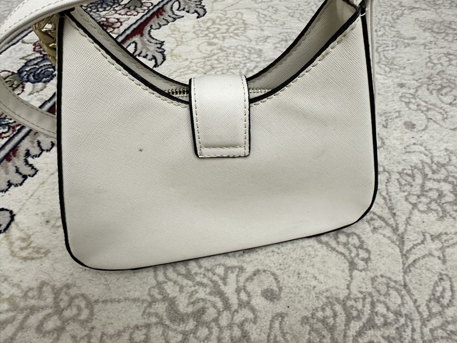 Брендовая сумка — отличное качество и отличный материал.