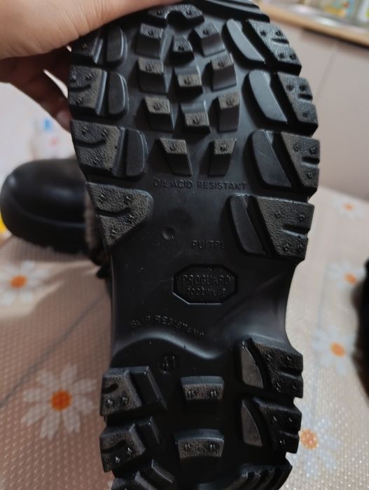 Ботинки рабочие зимние. 40 размер