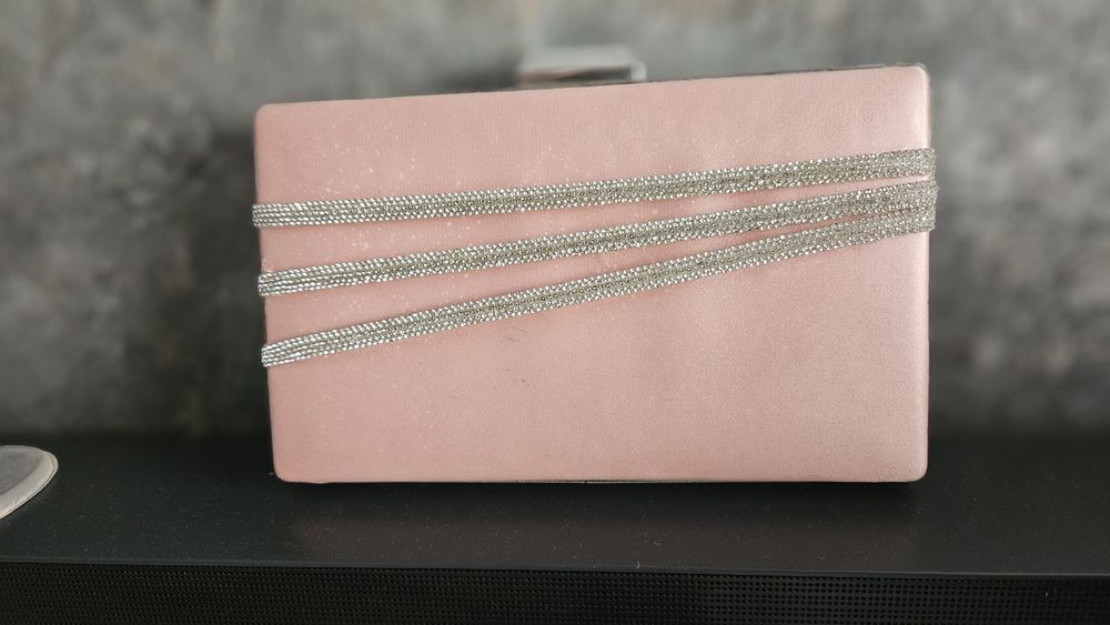 Удобни и красива сандали на ток