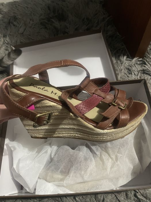 Продам босоножки на платформе натуральная кожа, покупала заграницей