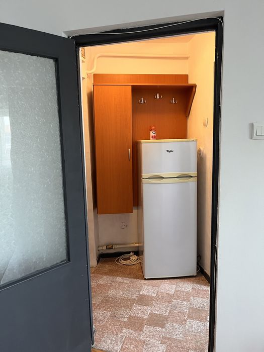 Inchiriez garsoniera conf 1 zona central