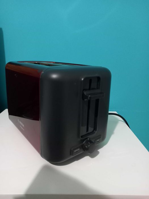 Продавам тостер Bosch