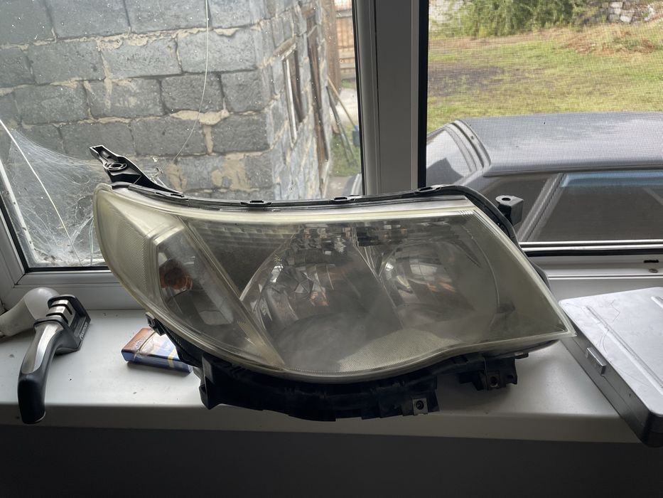 Левая фара Subaru Forester SH