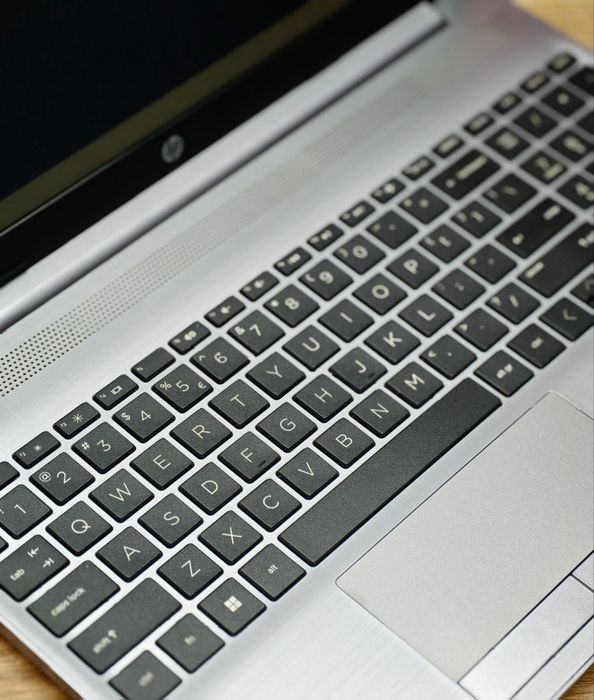 Hp laptop sotiladi yangi