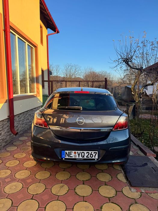 Opel Astra GTC 2010