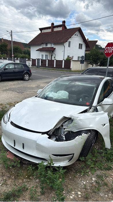 TESLA Model 3 2020 — imagine 3