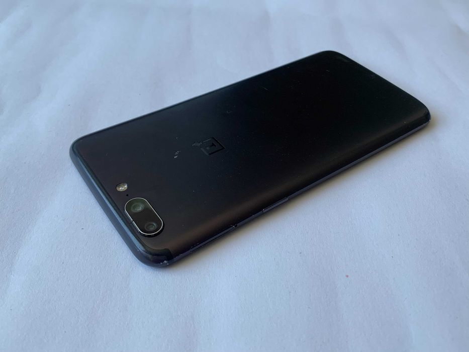 Телефон OnePlus 5