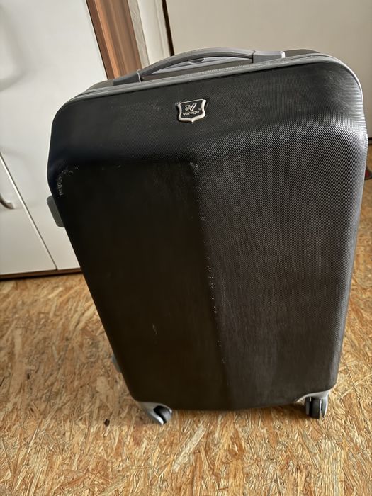 Чемодан М размер