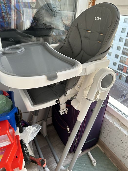 Детский стульчик для кормления ребенка