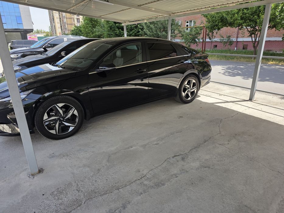 Продаётся Hyundai Elantra 2.0 full позиция 2021 год в отличном состоян