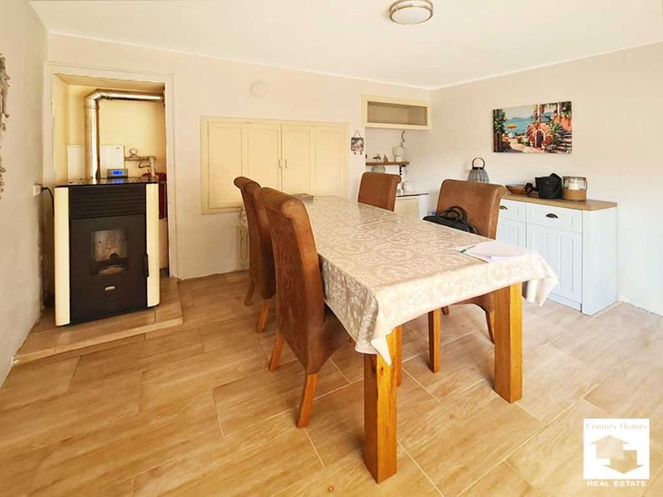 145304 Очарователна двуетажна къща с голям двор в с. Страхилово