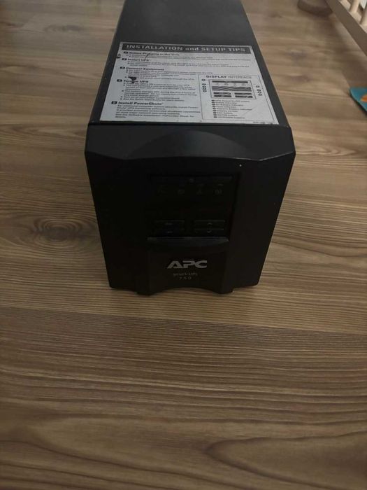 APC Smart-UPS 750VA LCD (SMT750I) Sursă de alimentare.