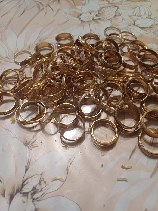 Пръстени нови от медицинска стомана  различни размери.