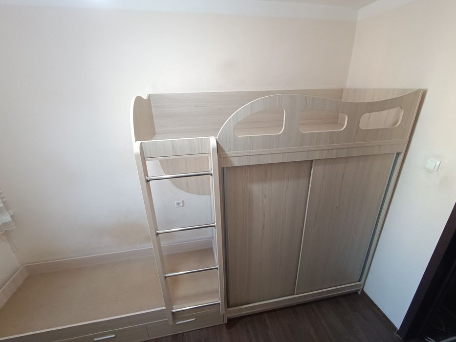 Bolalar xonasi uchun 2 qavatli kravat