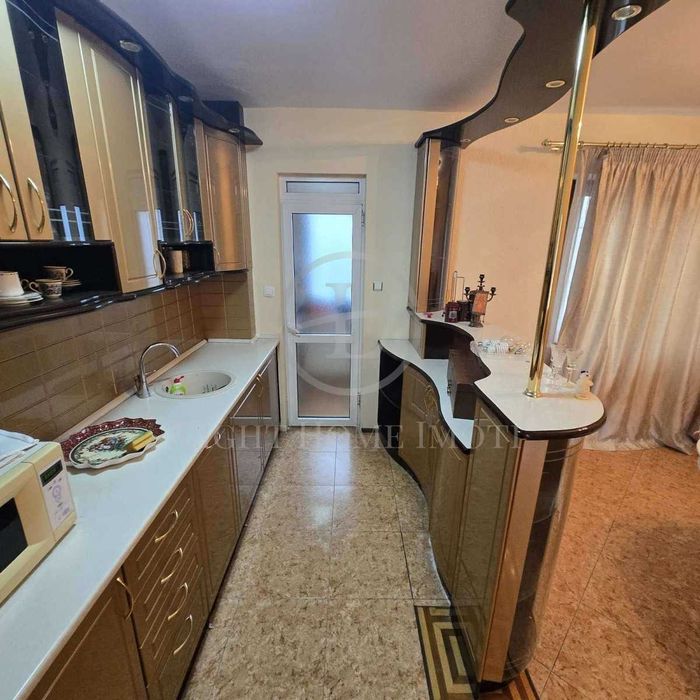 Продава се Тристаен апартамент в Пловдив, Кючук Париж - 92 кв.м за 1054 €/кв.м - Снимка #5