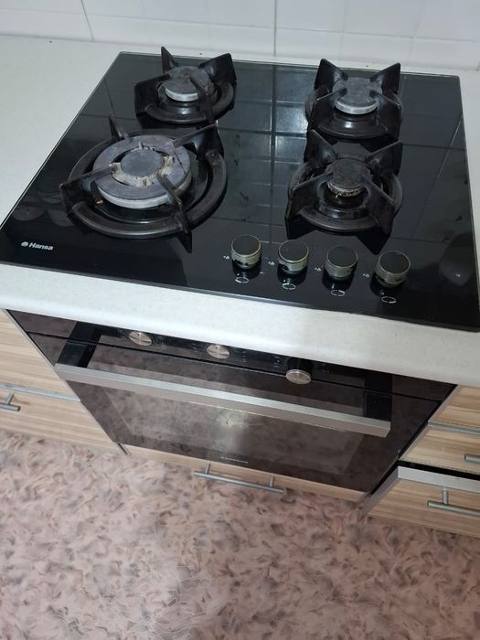 Продам б/у газовую  плиту HANSA