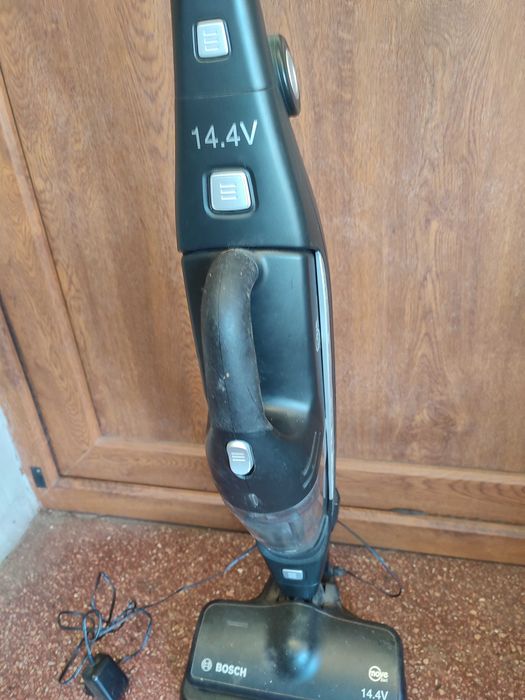 Aspirator vertical cu acumulator BOSCH, nefunctional
