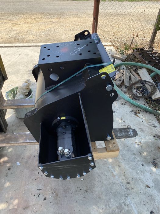 Кофа за Багер за  бъркане на бетон.  Чисто нова