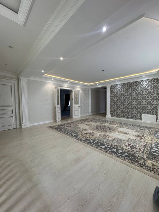 Урикзор Лагер 4 сот 8 хона Евроремонт 5 сан-узел 2 этаж ор: 297-мактаб