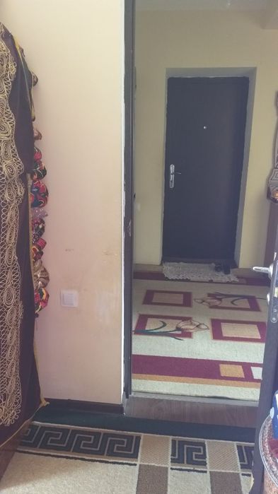 Yashash xonadoni sotiladi narxini kelishamiz