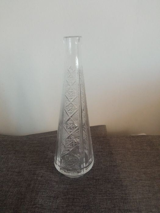 Ваза хрустальная,конической формы