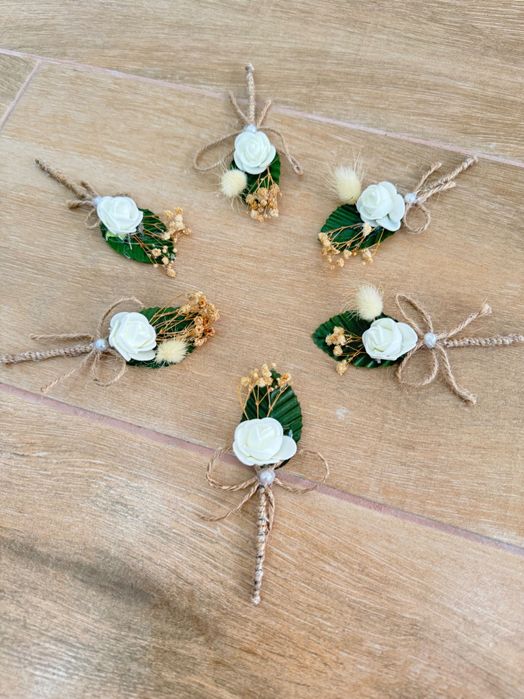 Нежни сватбени бутониери