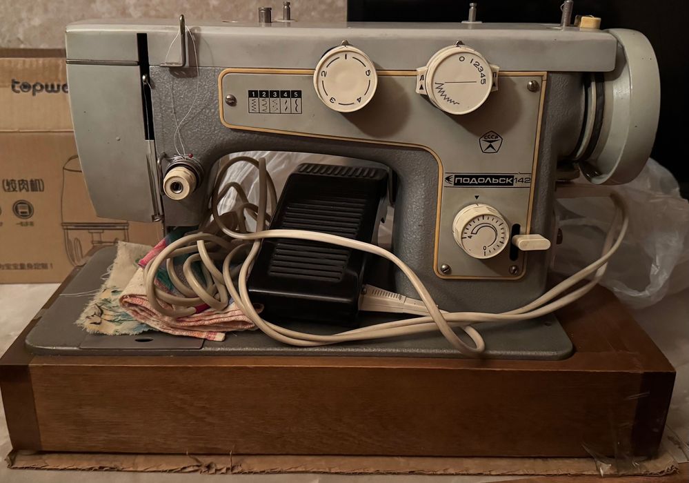 Швейная машинка Подольск 142
