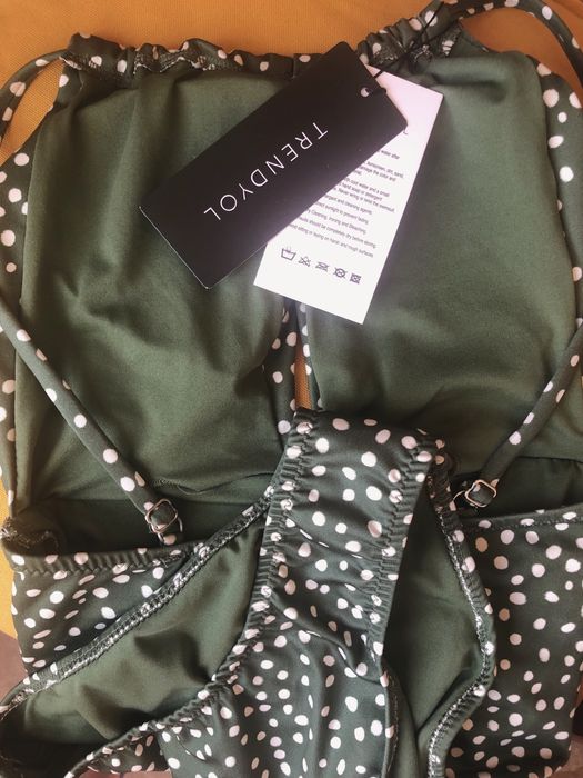 Цял бански в маслено зелен цвят