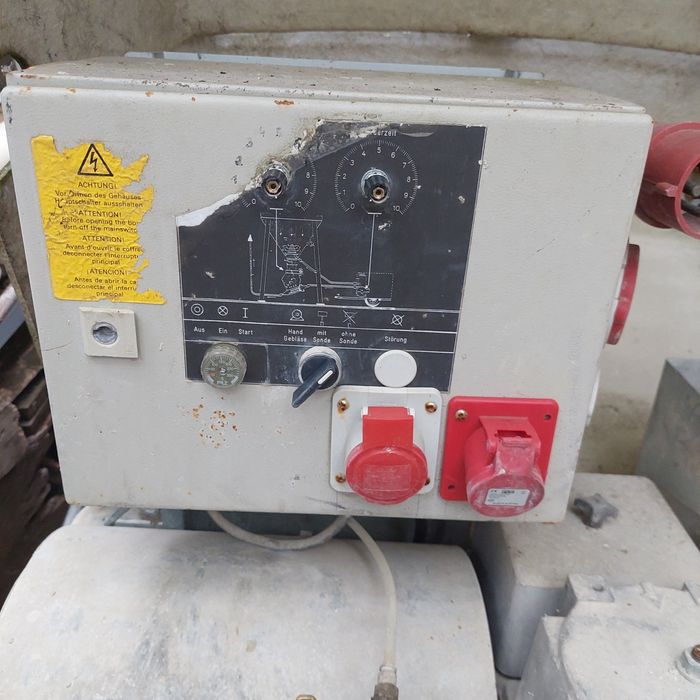 Продавам ремарке помпа за турбозолни мазилки замазки