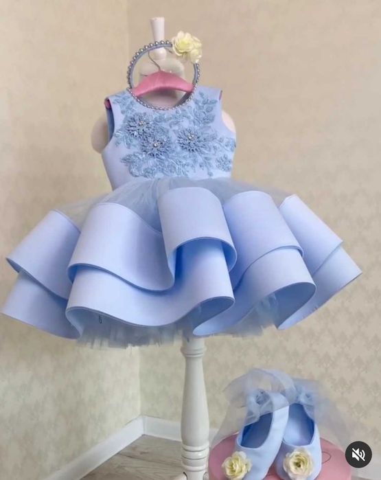 Нарядное платье, балетки и ободок