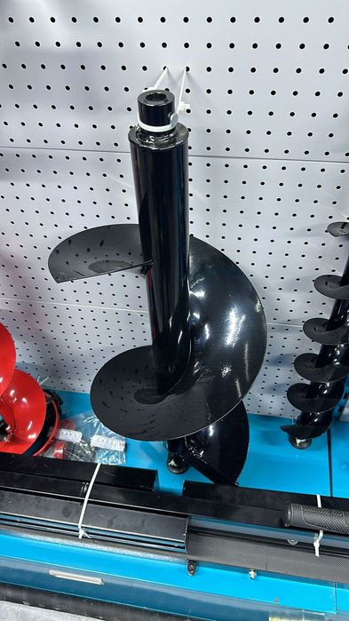 Бензиновый ямо бур