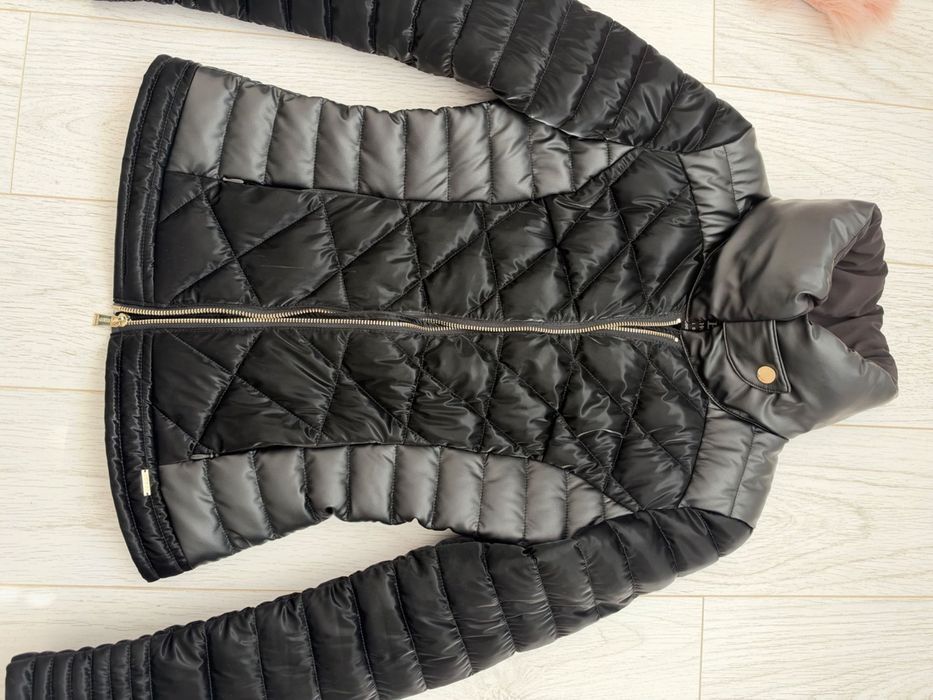 Стилно яке Guess