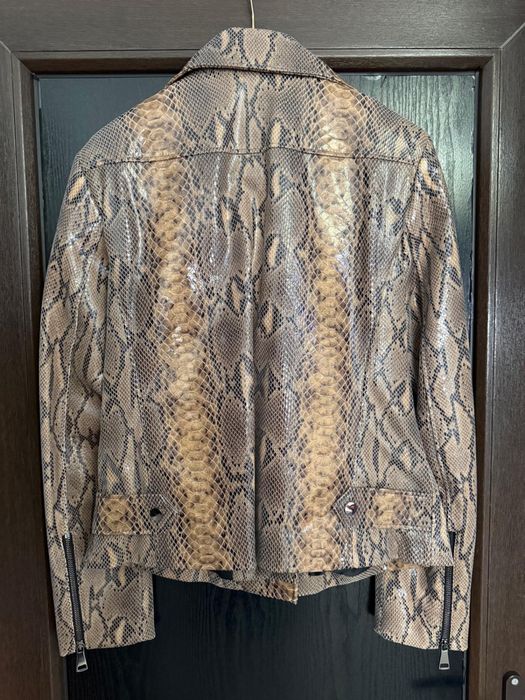 Geaca din piele de piton