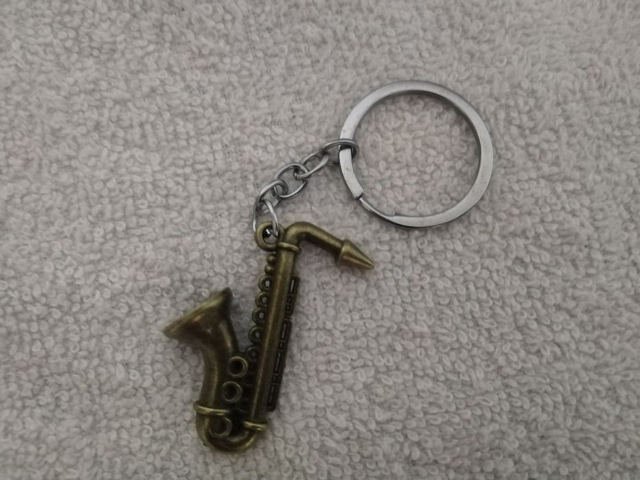 Breloc, cercei, lănțișor