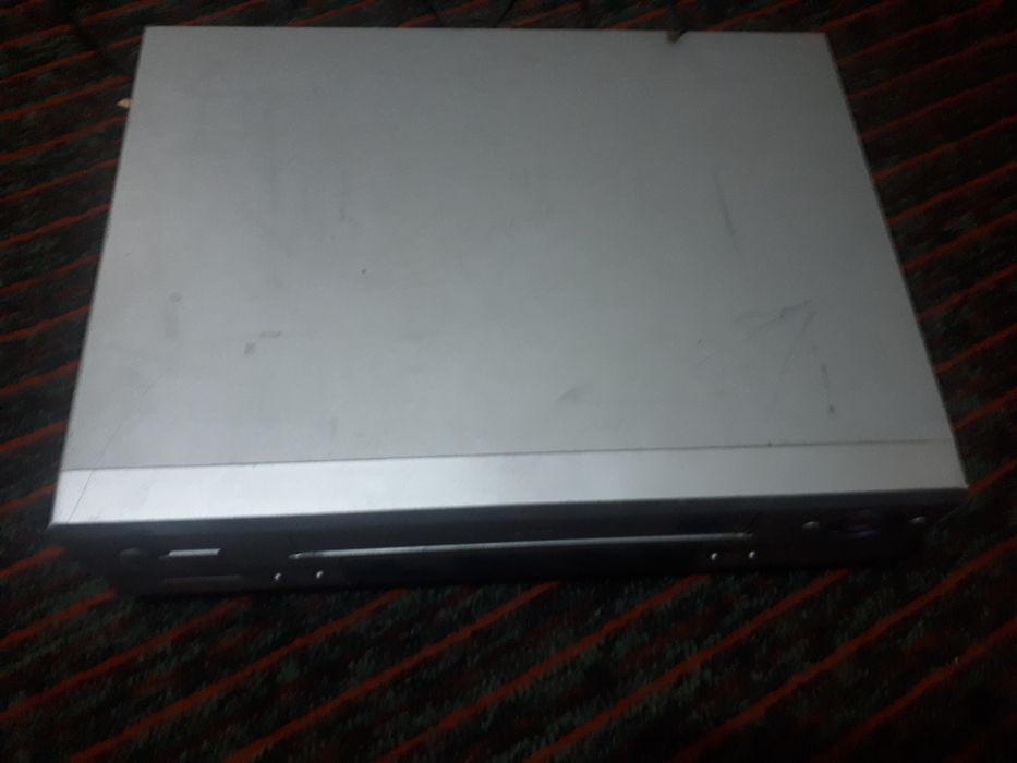 Видеомагнитофон сотилади.