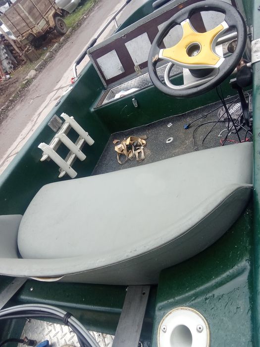 Лодка Опен 4.3-1.6 метра с регистриран колесар