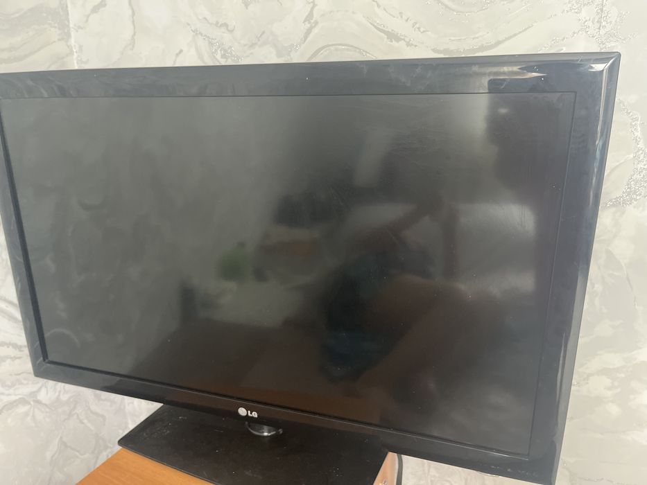 Продам телевизор LG 107диагональ