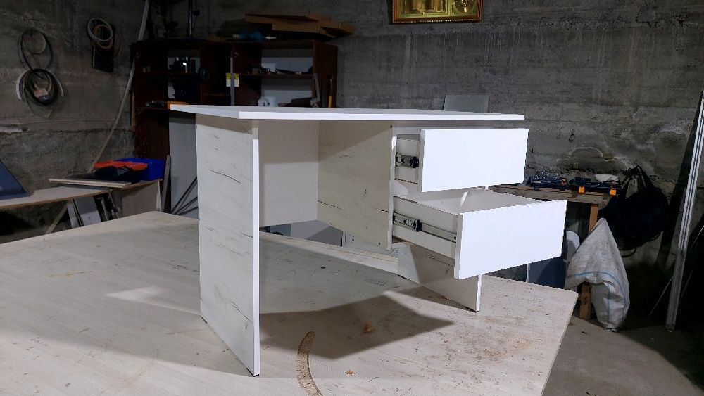 Писменный стол для школьников.