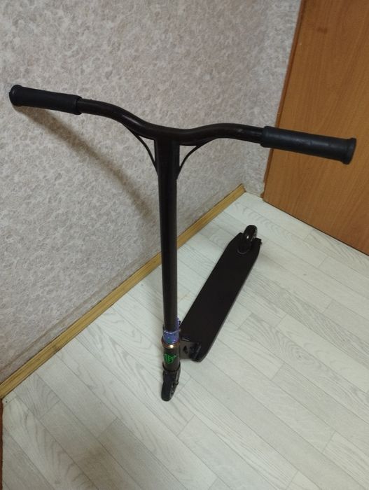 САМОКАТ в ХОРОШОМ састояни чичють ливтит закрутить можно трещен нету