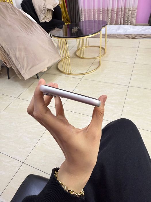 iPhone 11 ozi oladganla qlila