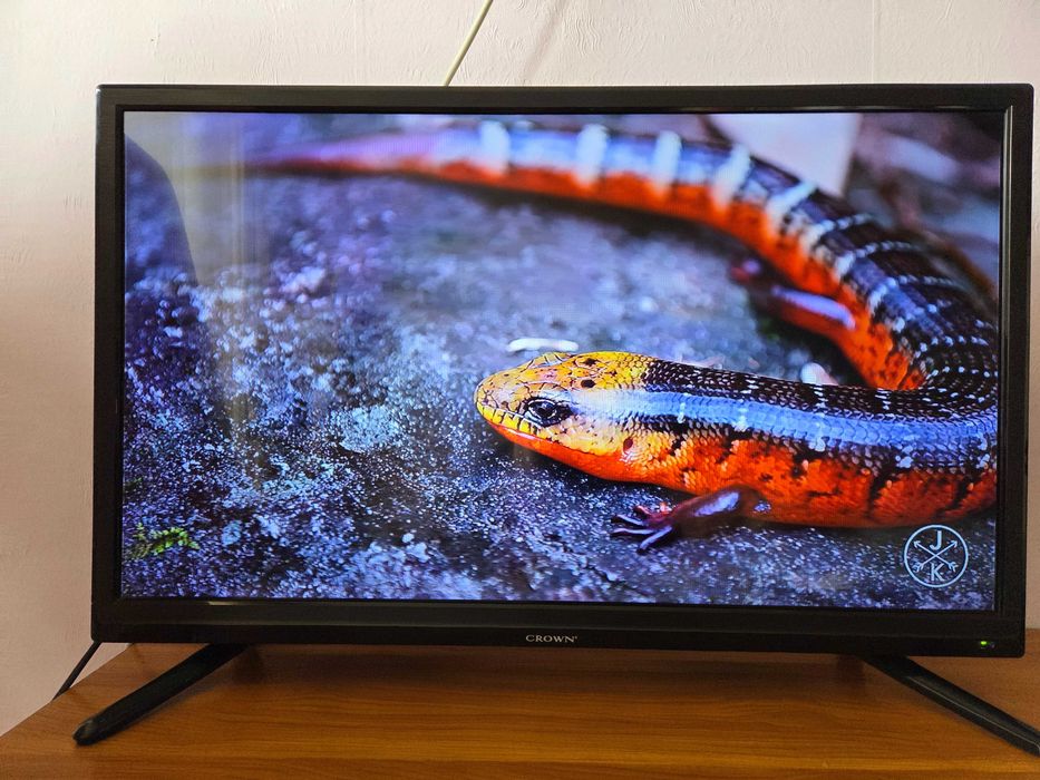 Телевизор Crown 32 инча LCD HD Ready