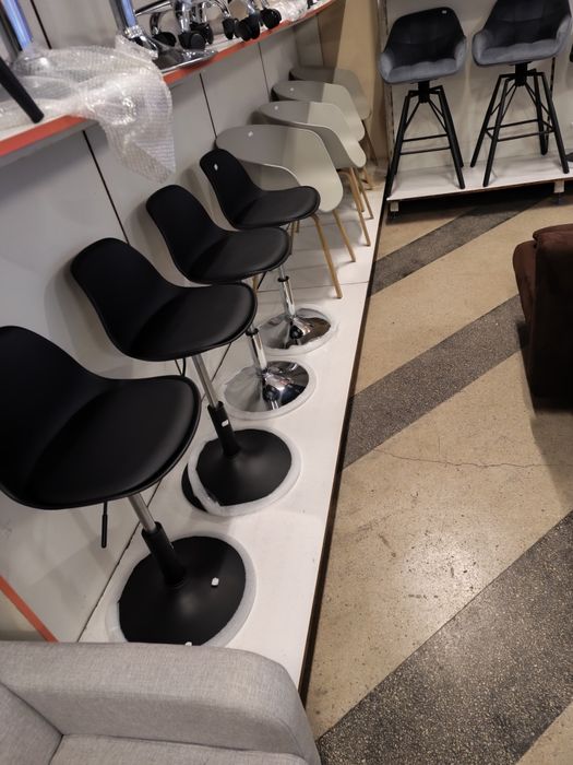 Vând scaune de bar și scaune mixte cu livrare prin curierat