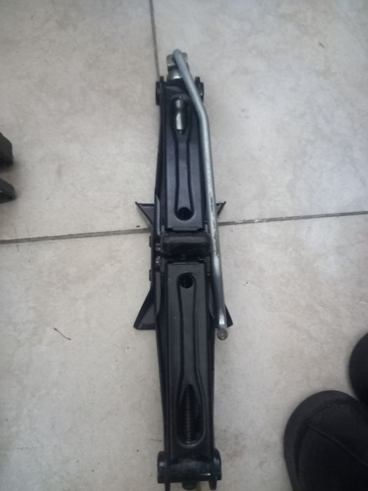 Vind rezerva noua si 2 cricurii la pret bucata 70 si rezerva 1000