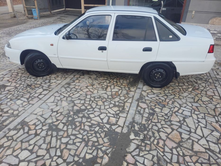 Нексия 2 сотилади.