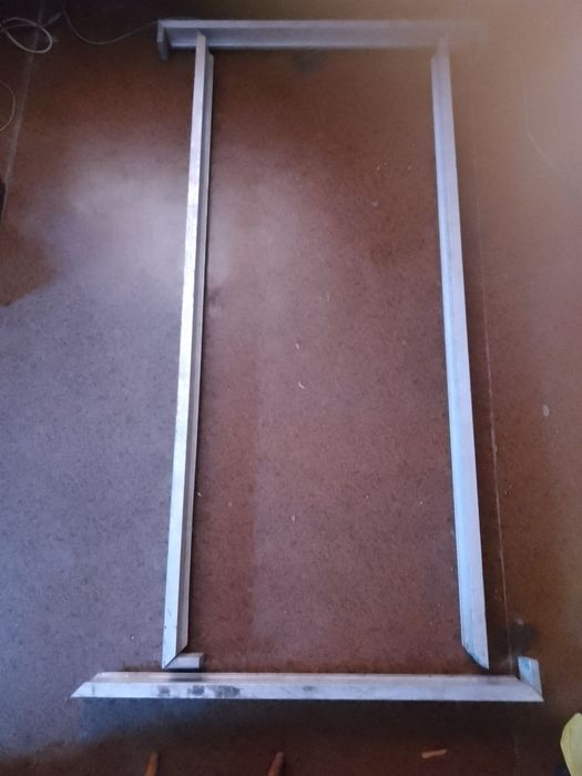 Алюминиевый сборный витраж 3 рамы.Размер 107×187