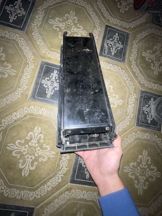 Подлокотник от 124 мерса