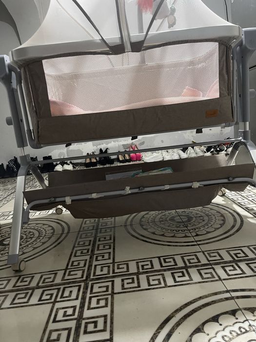 Patut electric foarte putin folosit are functi de leganat muzica de adirmit copii si blututh