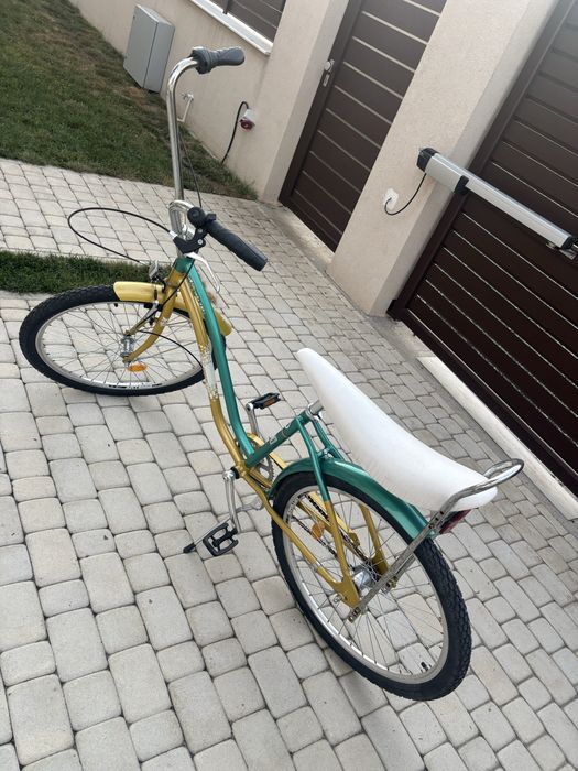 Bicicleta pegas foarte putin folosita